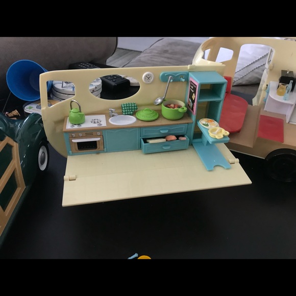 calico critters caravan with accessories - Picture 3 of 6